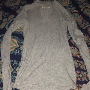 HOLLISTER V-neck HOLE LONG SLEEVE SHIRT